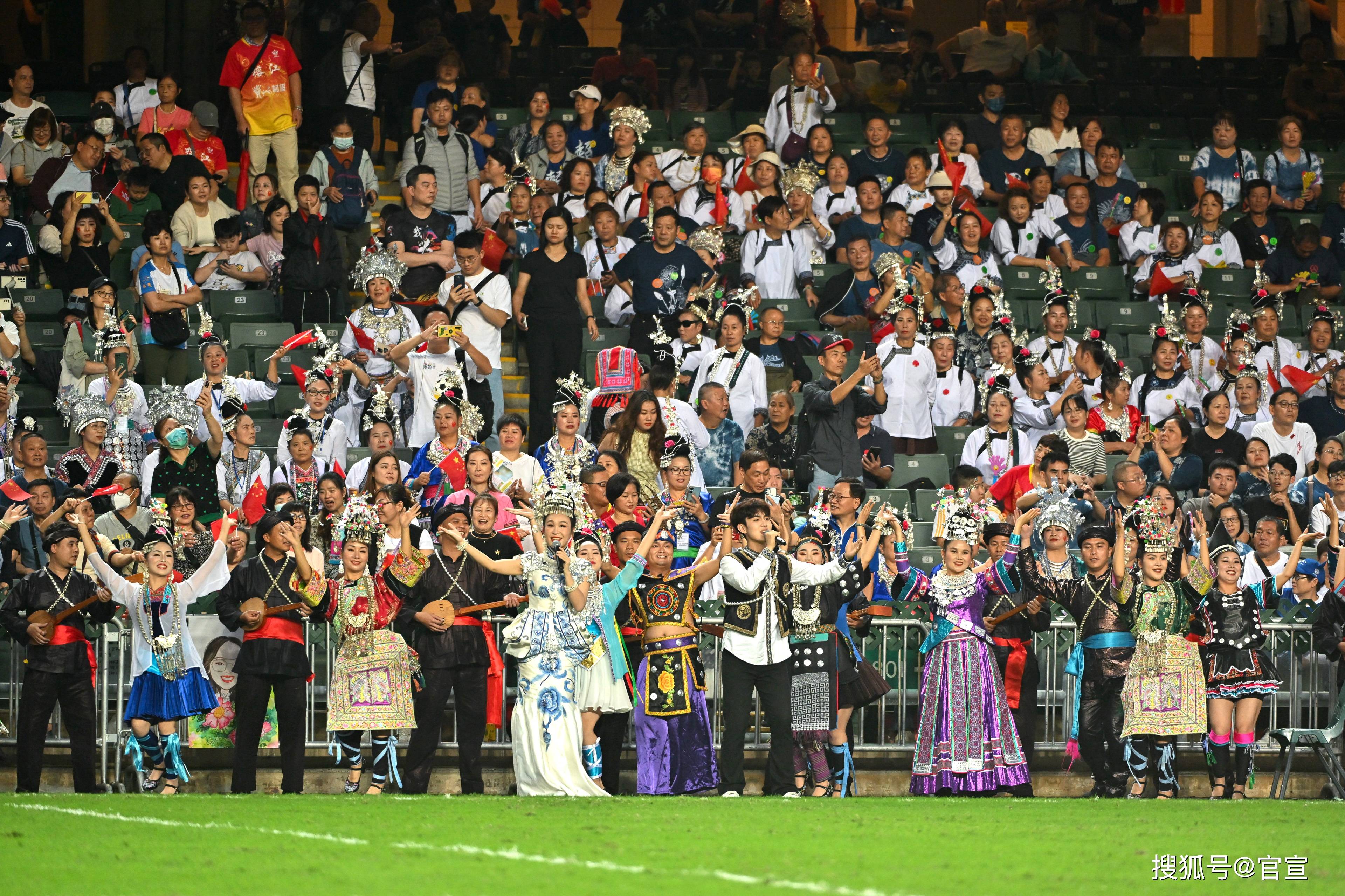 包含场面火爆!世界杯观众席沸腾不已的词条 包含场面火爆!世界杯观众席沸腾不已的词条