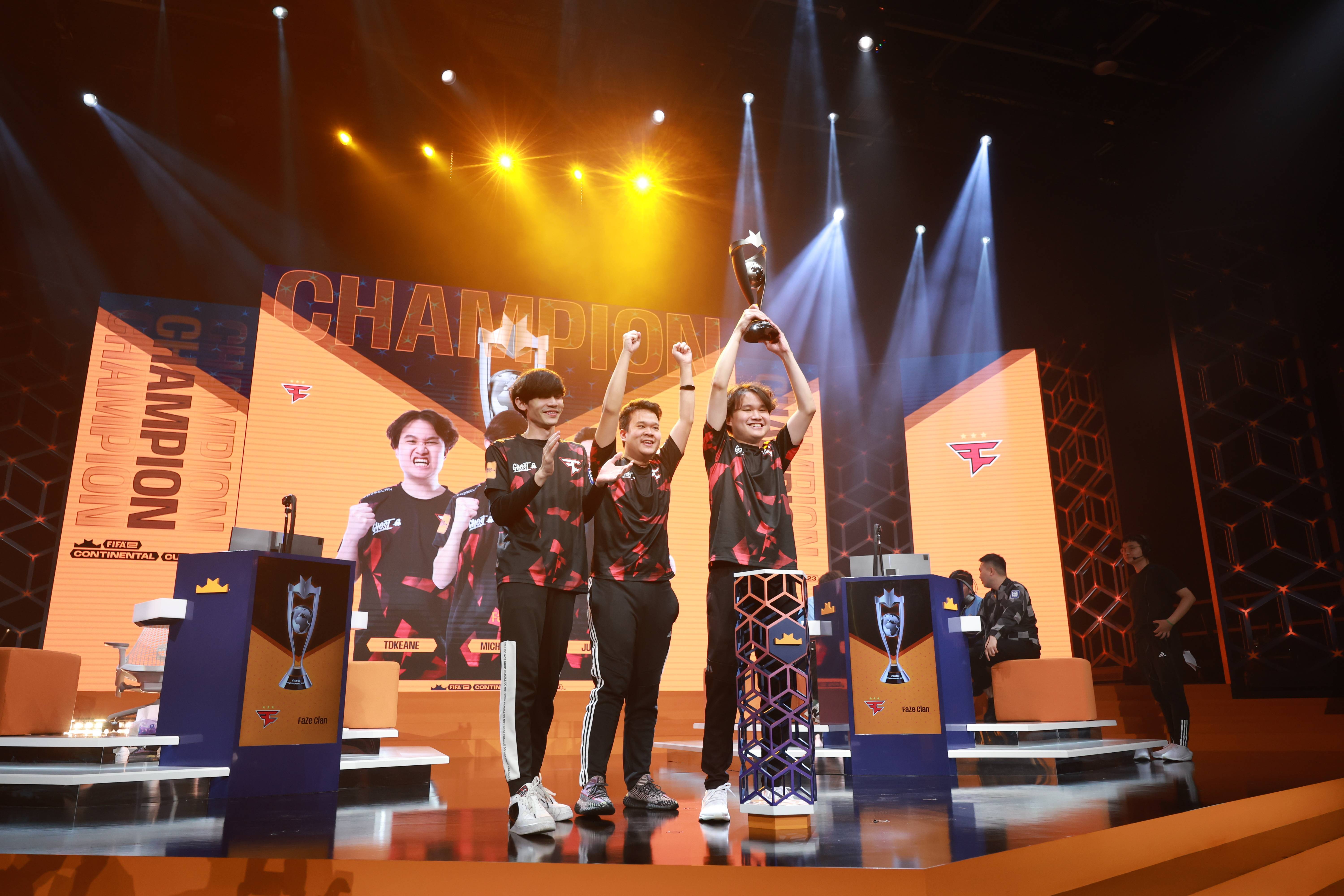 球星爆发!FIFA电竞赛场再现神级操作 球星爆发!FIFA电竞赛场再现神级操作