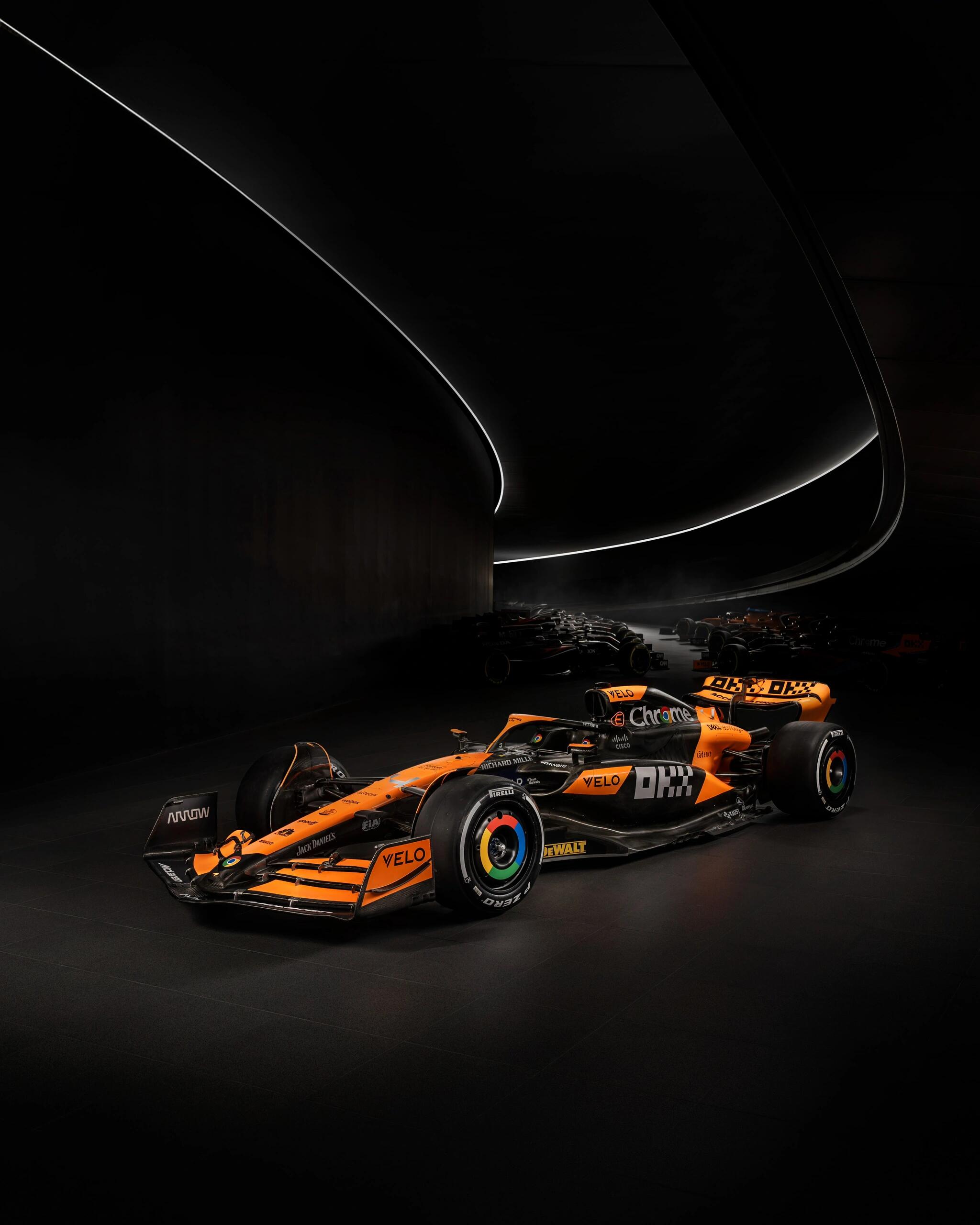 迈凯伦轻取雷诺车队，皮亚斯特里带队取胜