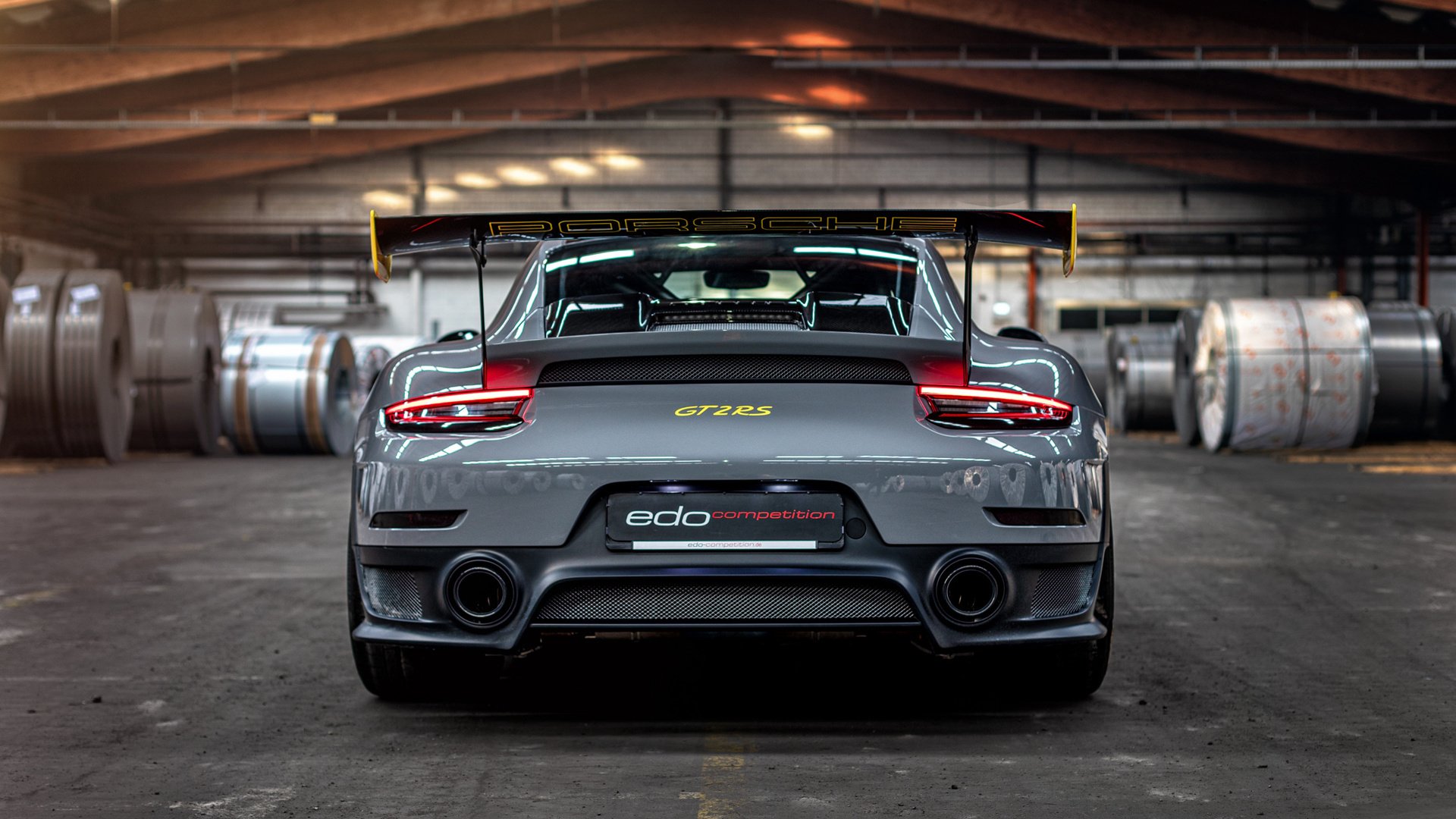 绿茵场与硬木地板的共鸣，体育竞技如何重塑集体意志