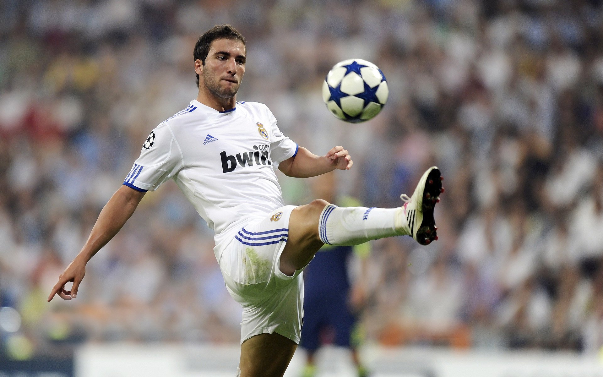 神奇之夜!霍勒迪爆砍45分,压哨隔扣终结快船连胜