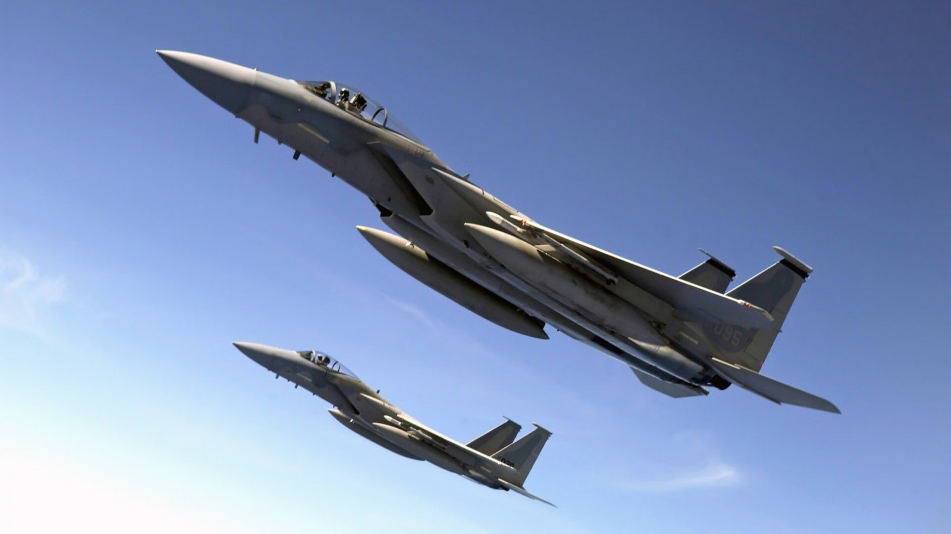 跨界争锋，拉文F1赛道接管年度争冠，独行侠与国王篮球鏖战幕后风暴