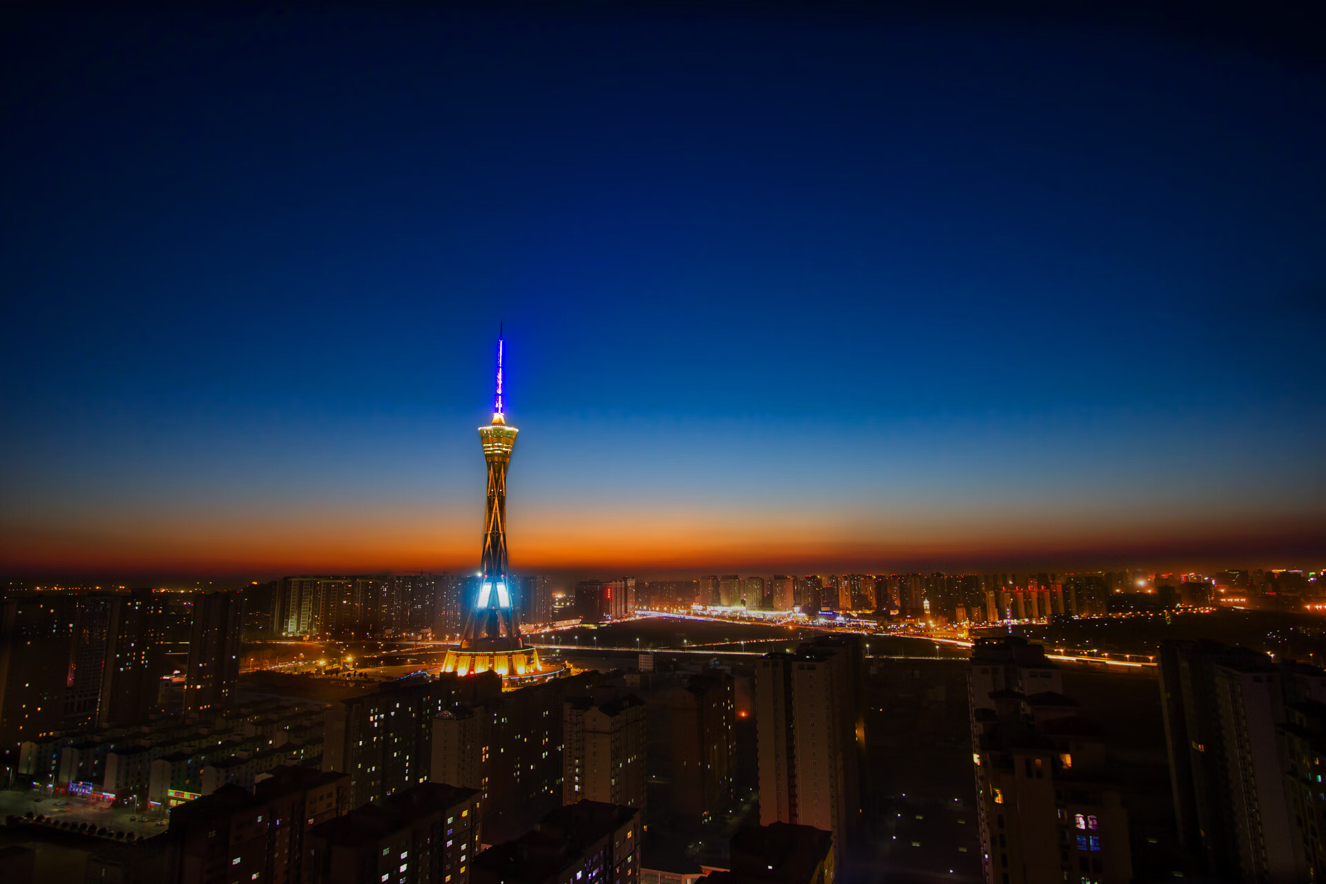 2026世界杯决赛，波兰钢铁洪流碾压秘鲁，39岁苏亚雷斯导演闪电反击盛宴